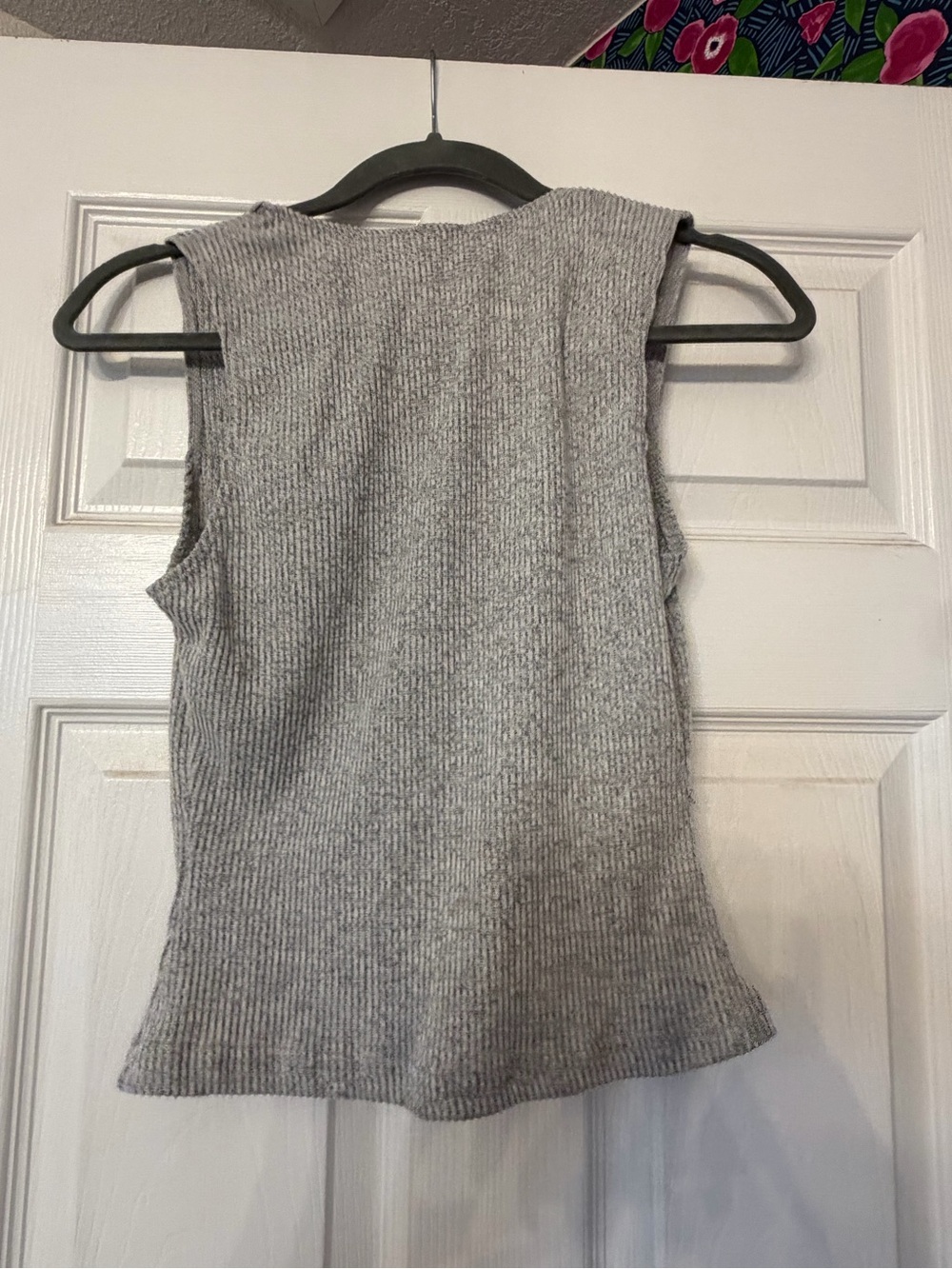 Sleeveless Gray Ribbed Shell-Button Knit Top - Picture 5 of 5